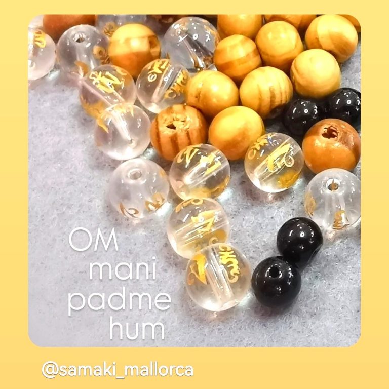 Mantra Perlen mit OM mani padme hum Mantra Perlen mit OM mani padme hum